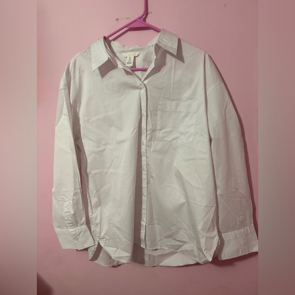 ⭐️ H&M Classic White Button-Up Shirt medium